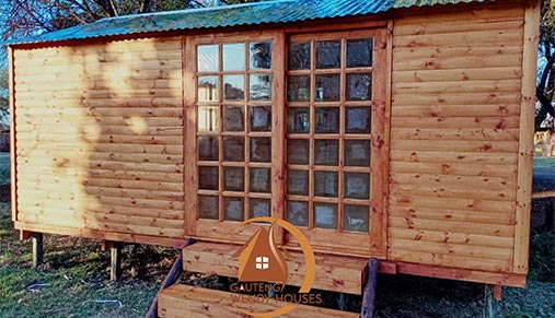 3m x 6m baby log on stilts and sliding door 2 507x291